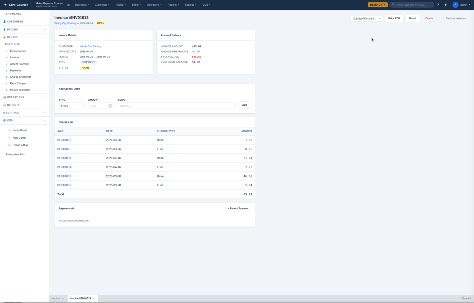 Детаљ фактуре са линијским ставкама, наплатама и статусом плаћања.